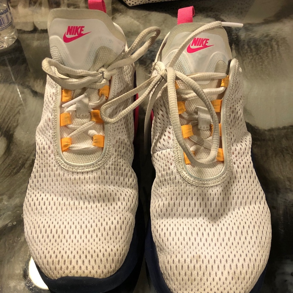 Nike Air Max Motion 2